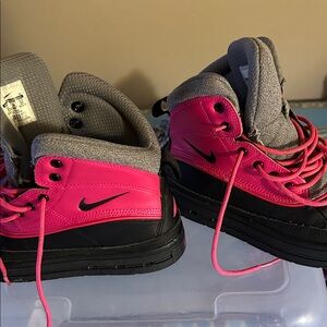 Nike Kids Sneakers in Pink and Black